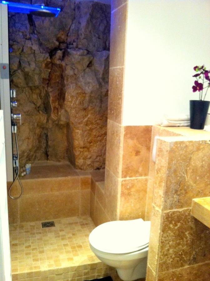 Le Mas Des Roches A Velaux Room photo